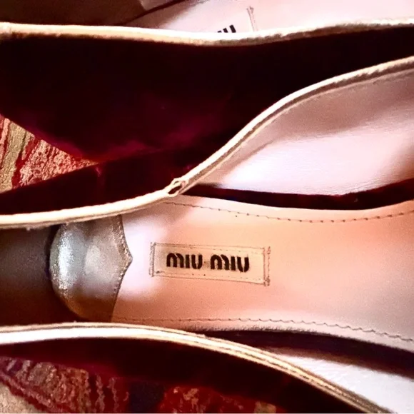 Miu Miu x Prada 👑✨ Vintage Burgundy Velvet Crest Smoking Slippers - Picture 6 of 9